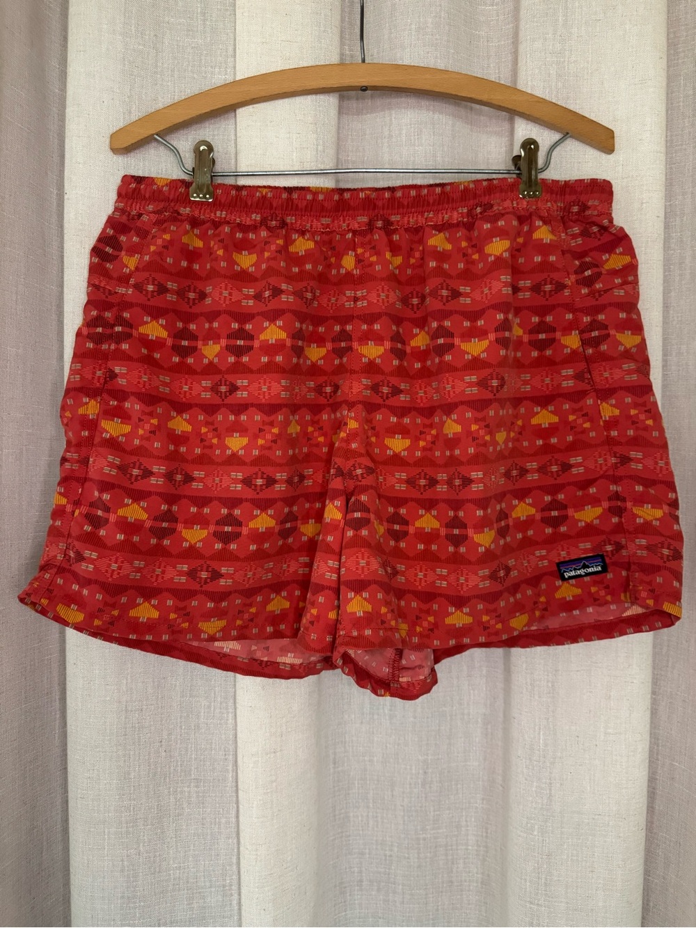 Patagonia 5” Baggies Red Aztec Print Women’s Size Large